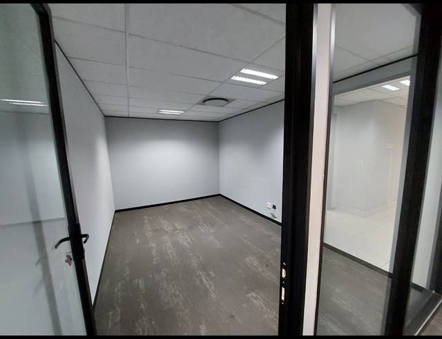 292M² OFFICE TO LET IN VORNA VALLEY
